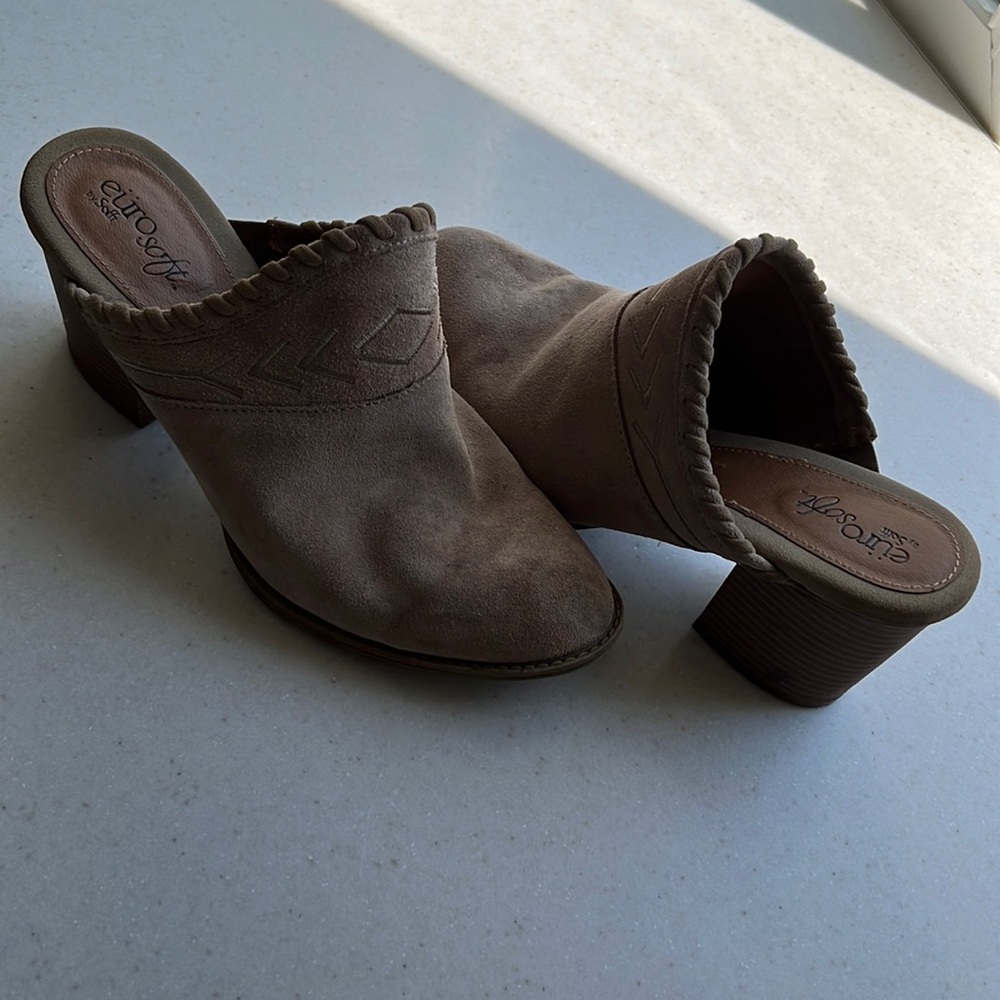 Euro Soft by Sofft -Tan Ancle Boots (open back) ✨
